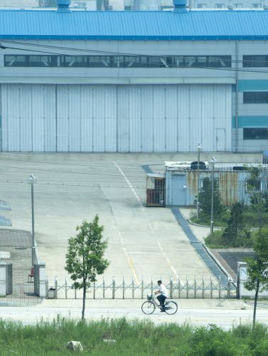 “양손놓고 자전거타면 처벌?” 北,김정은 경호 조치?  