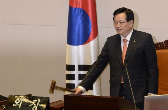“정신상태 정상이 아니다”鄭의장,아베 총리 역사인식 문제 거론  