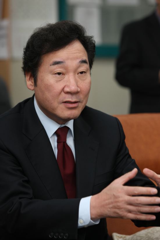이낙연 전남도지사 명품 천일염 생산에 박차, 144억원 지원  