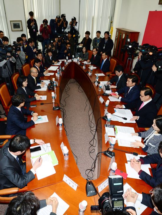 대학 구조조정 속도낸다...4월 국회서 사립대 퇴출 법제화  