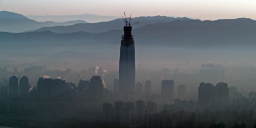 제2롯데월드, 이번엔 추락사고…50대 인부 작업중 떨어져 발목 부러져  