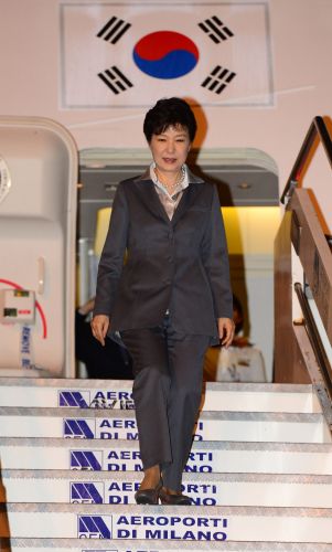 朴대통령, 28일 싱가포르로 출국...아태정상 대거집결,조문외교?  
