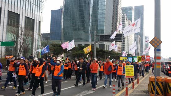 “공무원연금 개악저지”… 공무원·교사 8만명 여의도 집회 열어  