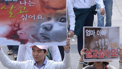 “뱃속 아기 출생 후 숨 쉬었다” 낙태 혐의女 징역 20년  