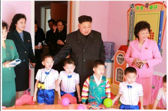 “여동생 친구삼아 이밤도 지샙니다?”北, ‘외로운 김정은’ 개사 노래 확산  