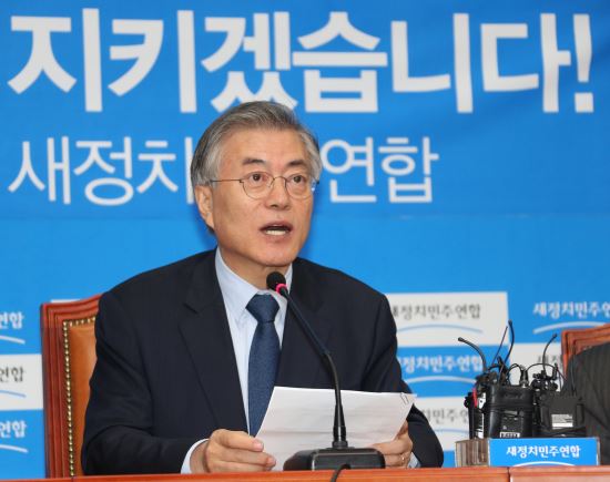 “세금 환급이 자동차 리콜이냐?”문재인 “정부,숫자놀음 그만해라”  