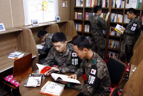 해발 1288ｍ 고지 군부대에 독서카페 등장  