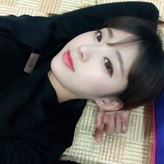 서울모터쇼 퀸 ‘벤츠녀’… 단아한 미모 시선집중  