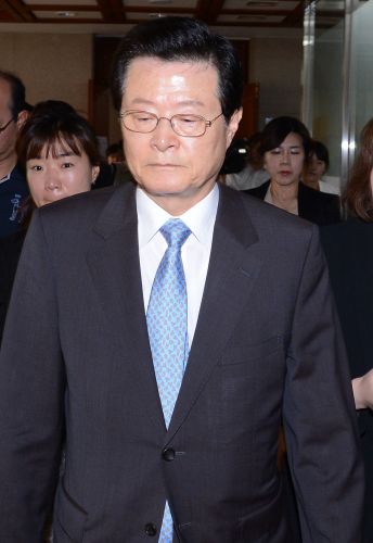 “호주머니 털어 하루하루 캠프 운영했다”허태열,성완종 금품 수수 부인  
