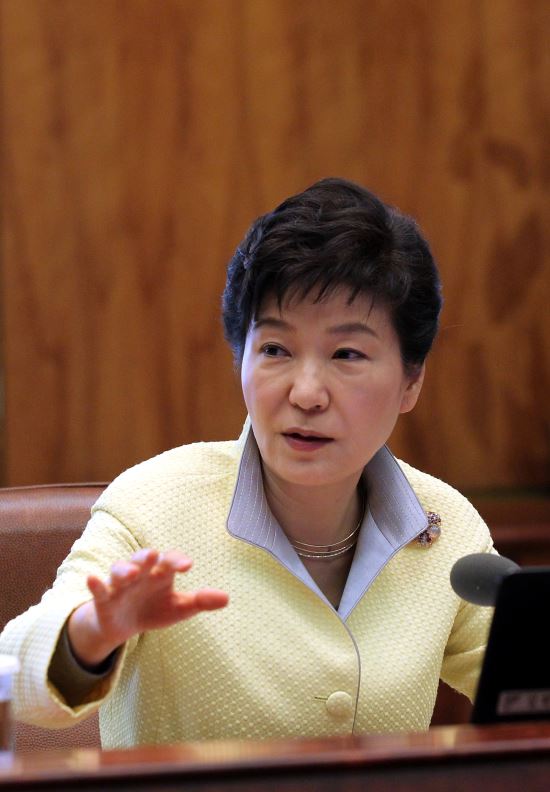 朴대통령“남북 관통 하천 공동 관리하자”  