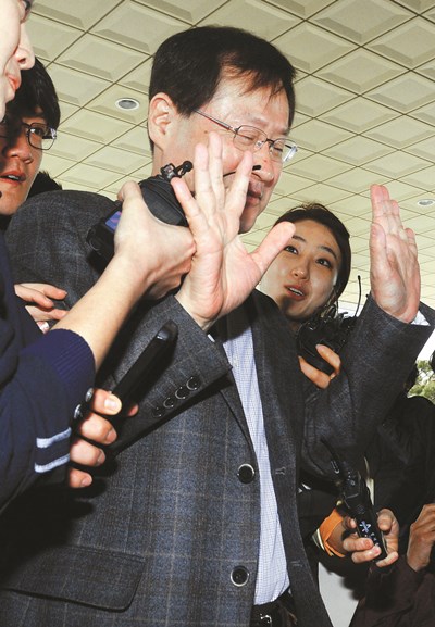 [성완종 리스트 파문] 김진태 총장 ˝나오는 대로 끝까지 가라˝  