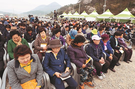“잊지 않겠습니다, 치유하겠습니다”… 한국교회, 진도 팽목항·안산서 세월호 1주기 추모기도회  