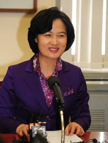 “야당 C의원이 누구냐?” 추미애, 조선일보 명예훼손 혐의 고소  