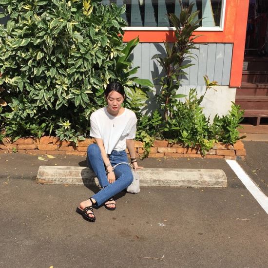 [인스타그램 패션 리포트] 신민아의 빨간색 ‘밀짚모자’ 어찌 감히 따라 할꼬  