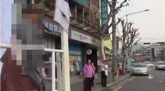 [영상] “XX놈아, 너 뭐야? 빨갱이 죽이자”… 시민에 욕설하는  변희재 선거운동원  