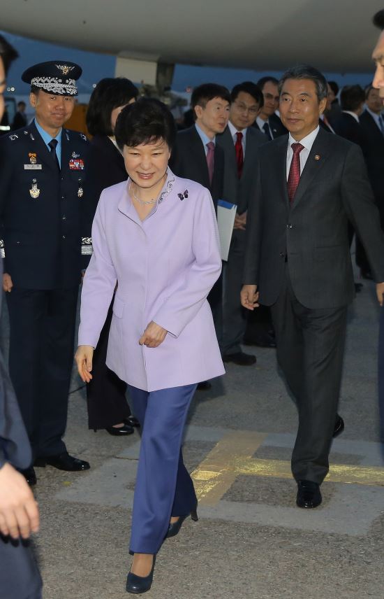 朴대통령 ‘와병 정치’ 다음주초 끝낸다...총리인선 속도전  