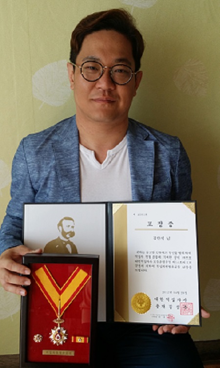    Խ   
