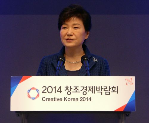 “日, 동북아 평화 번영에 중요한 우방” 朴대통령,전향적 역사 인식 거듭 주문  