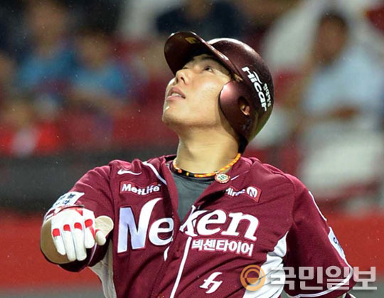 강정호 메이저리그 첫 홈런공 찾아준 동료 투수 휴즈  