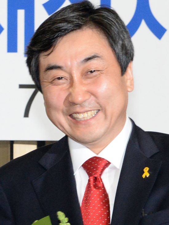 새정치연합 새 원내대표에 비주류 이종걸 의원  