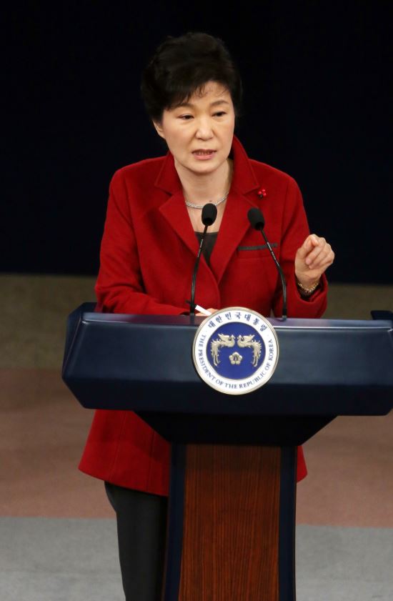 “공무원연금개혁 안하면 시한폭탄 터진다” 朴대통령 “이것만 생각하면 한숨 나와”  