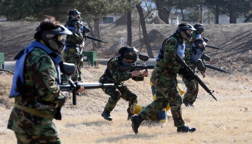 “예비군 총기난사 현장 조교 6명 중 3명 이등병” 軍, 1대1 조교 배치 대책도 실효성 의문  