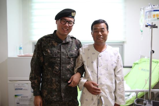 가정의 달 의미 드높인 한 육군상병의 생체 간기증 효행  