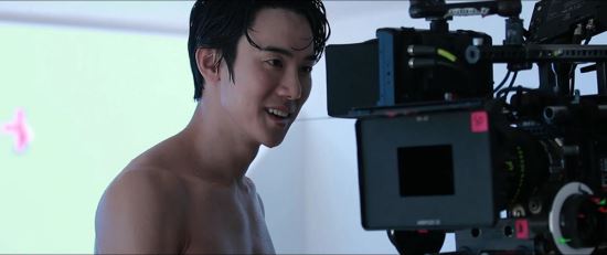 유연석의 찹쌀떡 복근 ‘은밀한 유혹’ 올 여름 여심을 훔칠 완벽한 조각몸매 자랑  