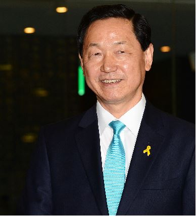 독이 든 성배 잡은 김상곤，수습책 마련할 수 있나  