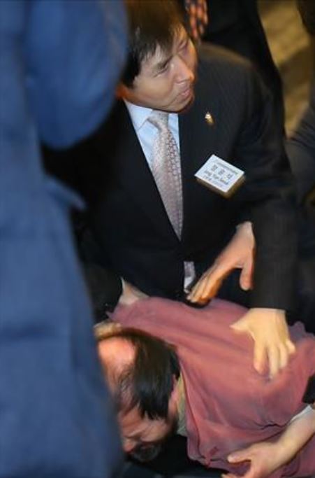[]Ȳ Ѹ ĺ λûƯ 忡   