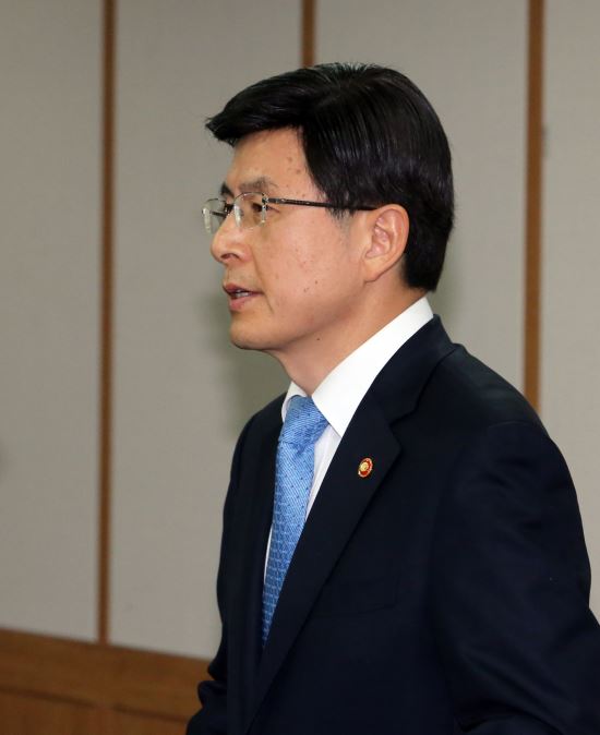 “애국가 4절 완창 주문 논란” 황교안 “헌법가치 수호 출발은 애국가”  