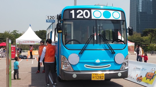 27 ù  ö 200,  150 λ  