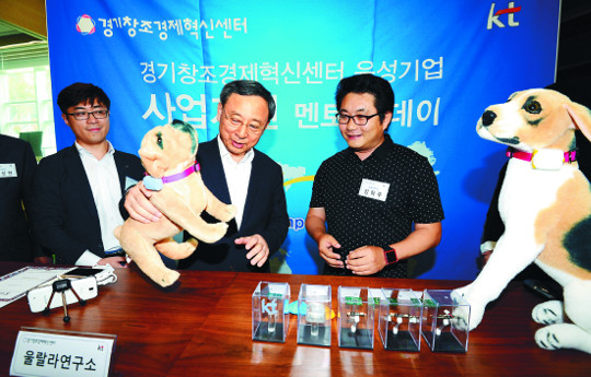 [포토] 스타트업 멘토링 나선 KT  