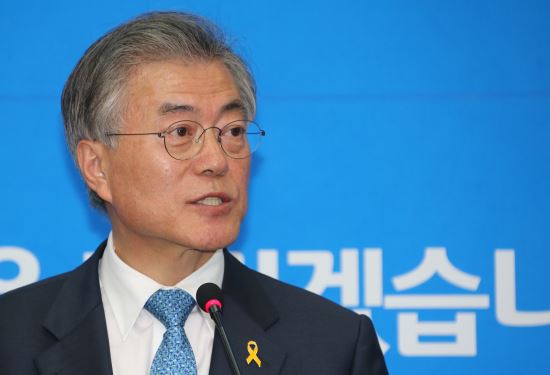 “박근혜정부 무성의 탓에 성사되지 못했다” 문재인 “8.15행사 통해 남북관계 단숨에 풀자”  