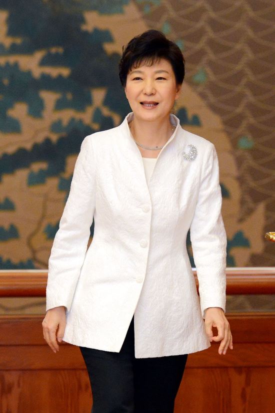 朴대통령, 당청 친정체제 구축과 사정으로 레임덕 막는다...개각설도 솔솔  