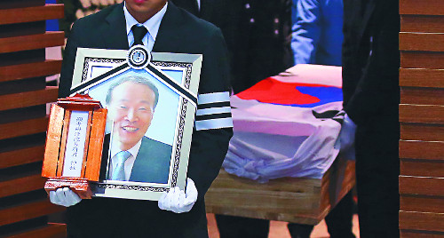 [포토] ‘中 버스사고 수습 중 사망’ 최두영 연수원장 영결식  