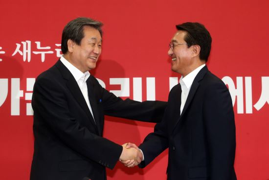 김무성 “적임자” 현기환 “존경” 당청 오랜만에 화기애애  