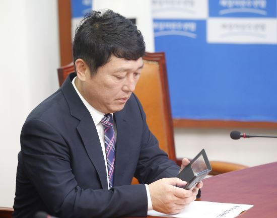“고위공직자 급여수준 제한한다” 최재성, 가구중위소득 1.5배로 제한  