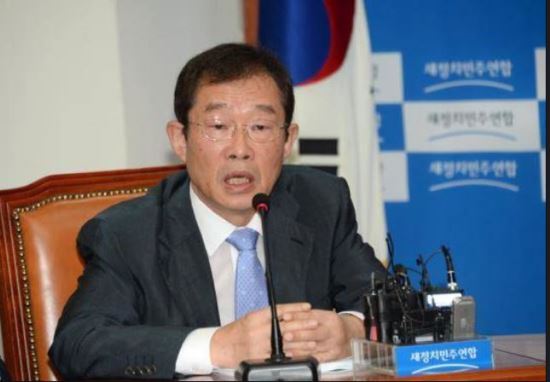 “가정사를 이웃집에 널리 알려야 하느냐” 이용득 “민망할 소릴 공개적으로 하면 대선 이기겠나”  