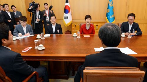 朴대통령-새누리당 지도부 회동 이모저모  
