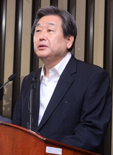 蹫 