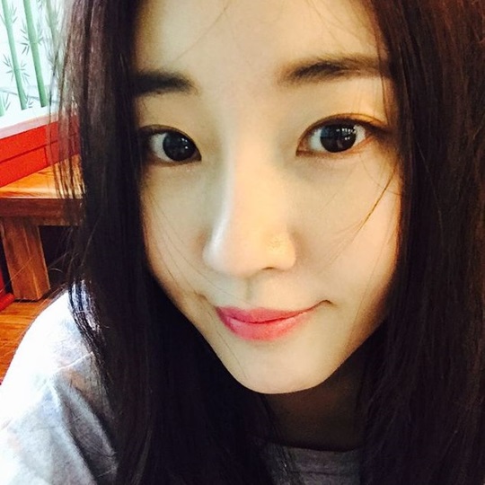 김사랑 초근접 셀카에도 굴욕 없는 도자기피부  