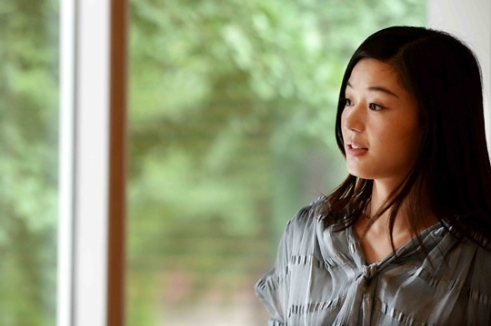 경호원 대동은 임신 때문?…전지현, 결혼 3년만에 엄마 된다  