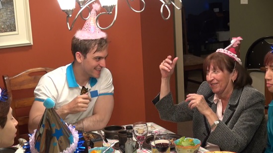 기욤, 16년 만에 고향서 맞은 깜짝 생일파티에 감동  