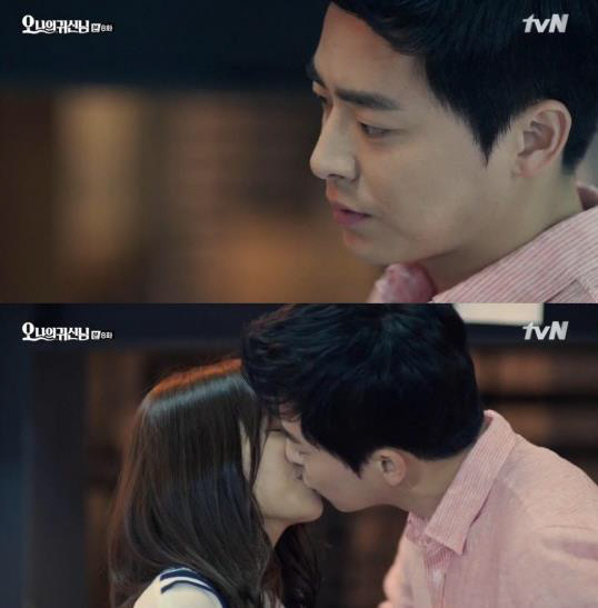 ‘오 나의 귀신님’ 조정석-박보영 기습키스 ‘드디어’  