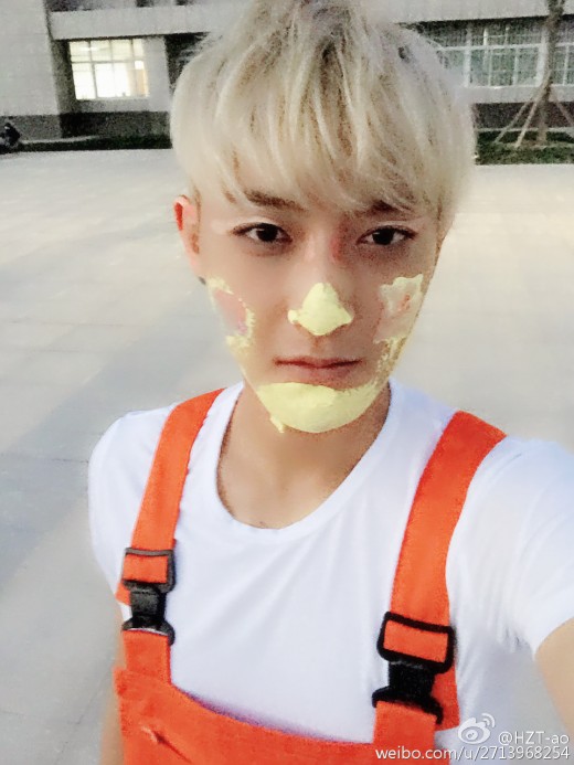 EXO   Ÿ  ȥڿ١ִ    