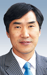 [돋을새김-신종수] 이희호 여사 손에 대통령 친서를  