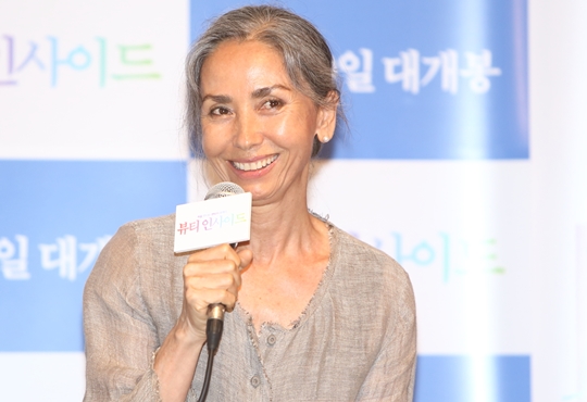 “70년대를 풍미한 여배우가 돌아왔다”… 문숙, 뷰티 인사이드로 38년 만에 컴백  