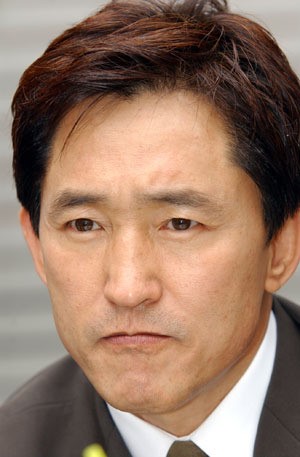 ‘권총으로 협박·폭행’ 양은이파 조양은, 실형 3년 선고  