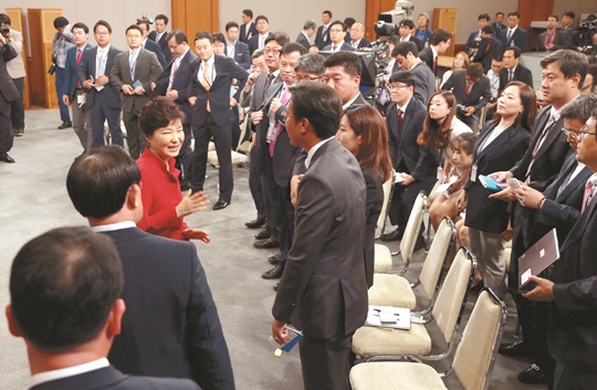 [朴 대통령 대국민 담화] “연애·결혼·출산 기피 ‘3포 세대’ 청년실업 탓”… 노동시장 개혁  